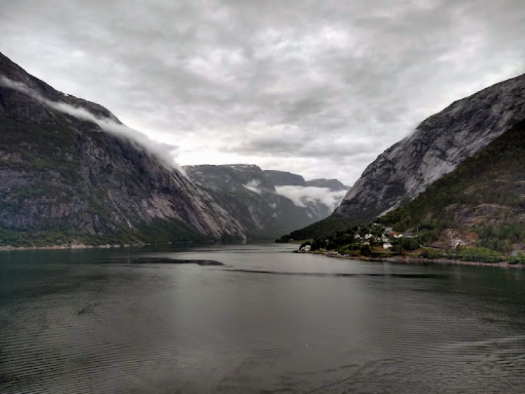 How to Spend 1 Outdoorsy Day in Eidfjord, Norway (1- Day Cruise Stop Itinerary!)