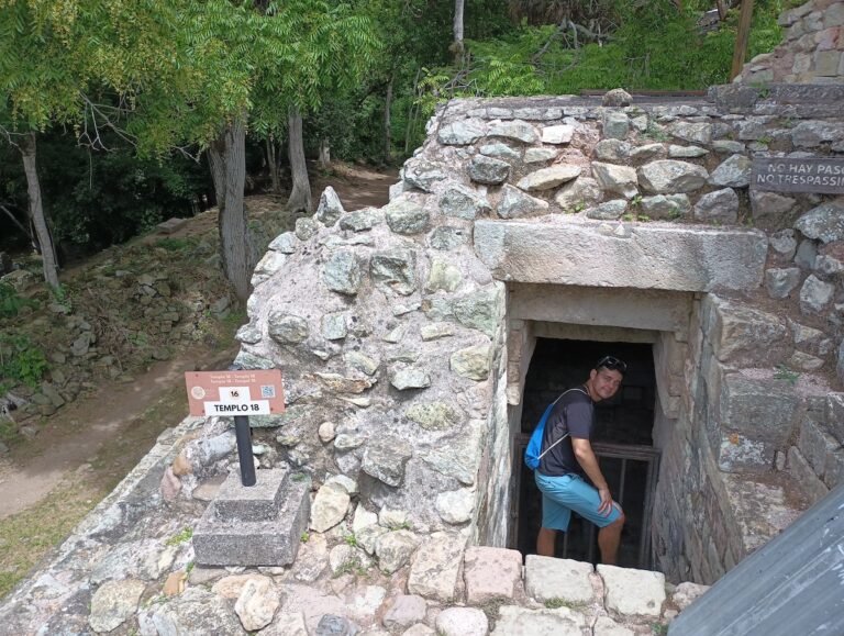 Copan ruins caves
